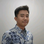 Yoshua Darwin Junior - Owner Marka Jalan Indonesia menggunakan baju batik profesional